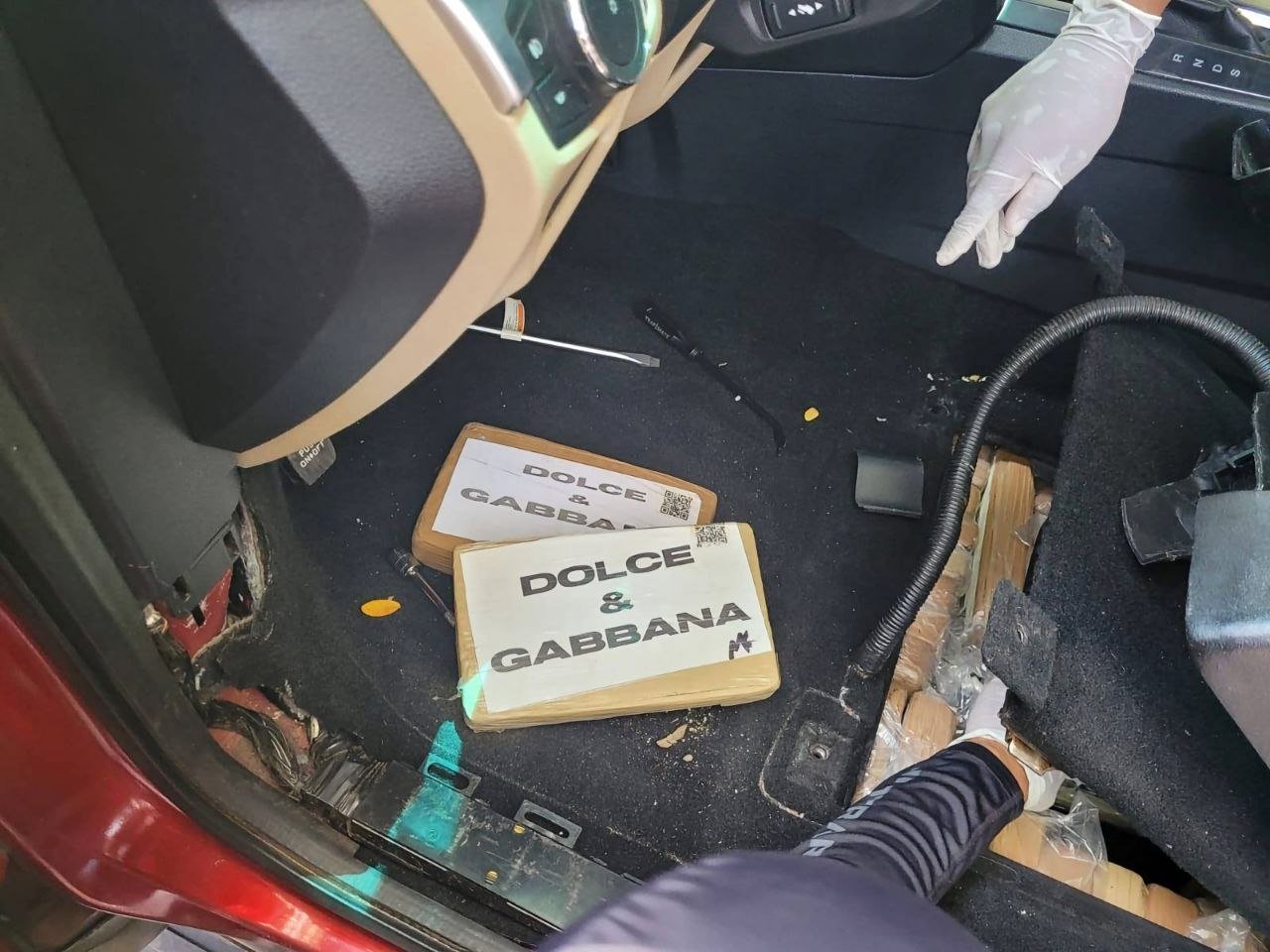 Madre e hija caen con cargamento de 154 kilos de cocaína
