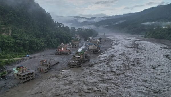 Riada en Nepal: 804 muertos y más de 3.000 desaparecidos