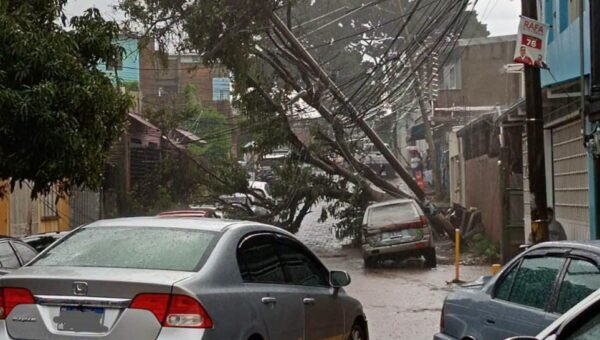 Alerta Amarilla en Tegucigalpa: lluvias dejan socavones y la ciudad sigue sin agua