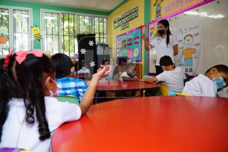 Congreso escucha a escuelas normales bilingües y gestiona soluciones